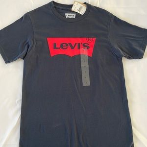 Levi’s NWT navy tee with red lettering!